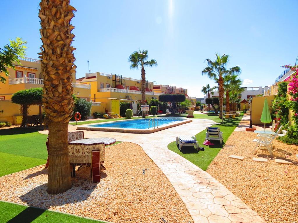 Casa La Zenia Elite Townhouse With Shared Pool And 10 Minutes Walk To Beach Villa Orihuela Exterior photo